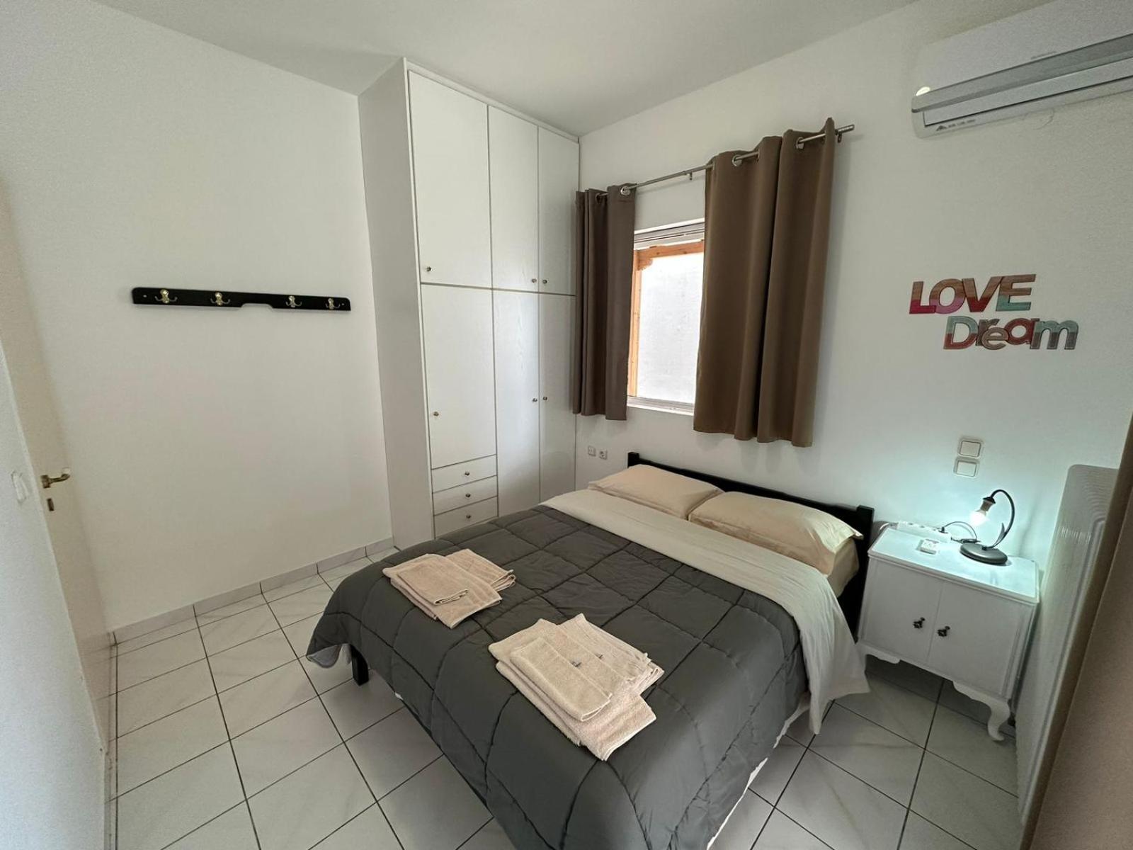 La Vita Apartments-Near Airport & Sea Artemida  Pokoj fotografie